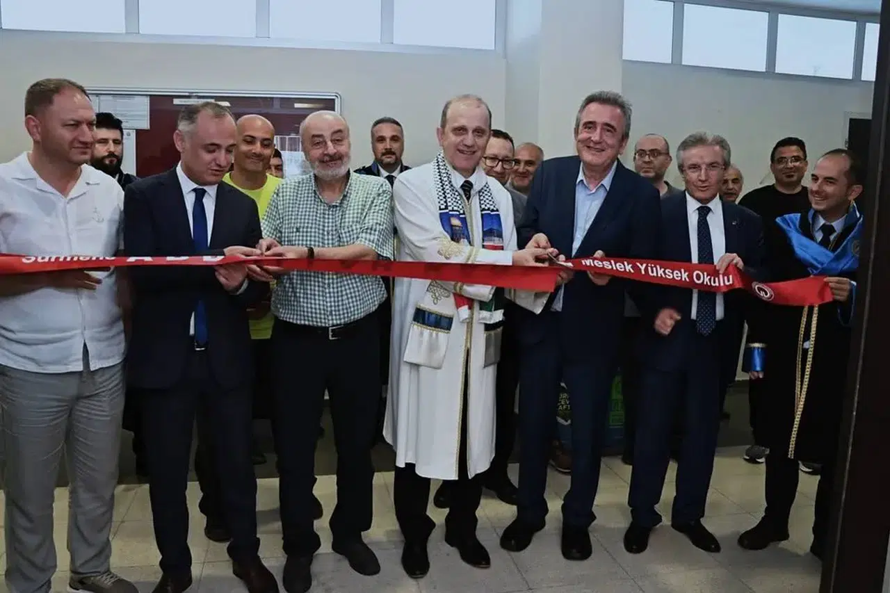 Abdullah Kanca MYO'da Bilgisayar Sınıfı Yenilendi: KANCA A.Ş. Bilişim Altyapısına Güç Kattı