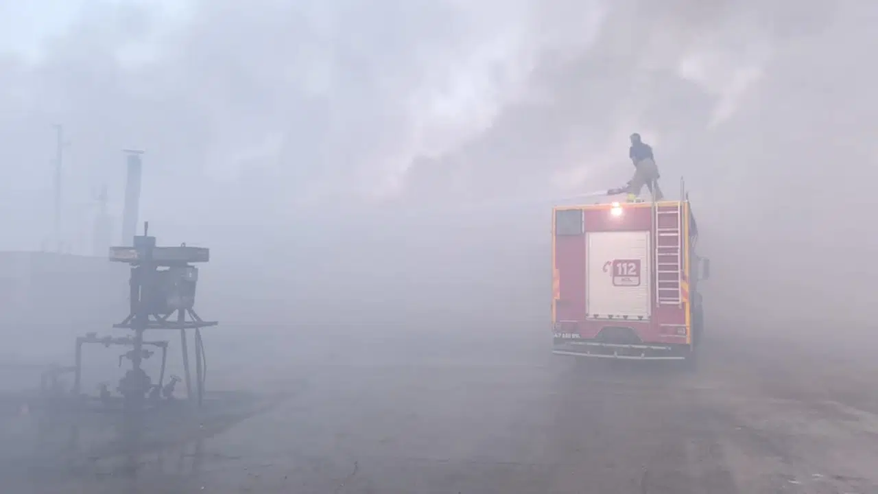 Mardin’de petrol kuyusu çevresinde çıkan ot yangını endişe yarattı