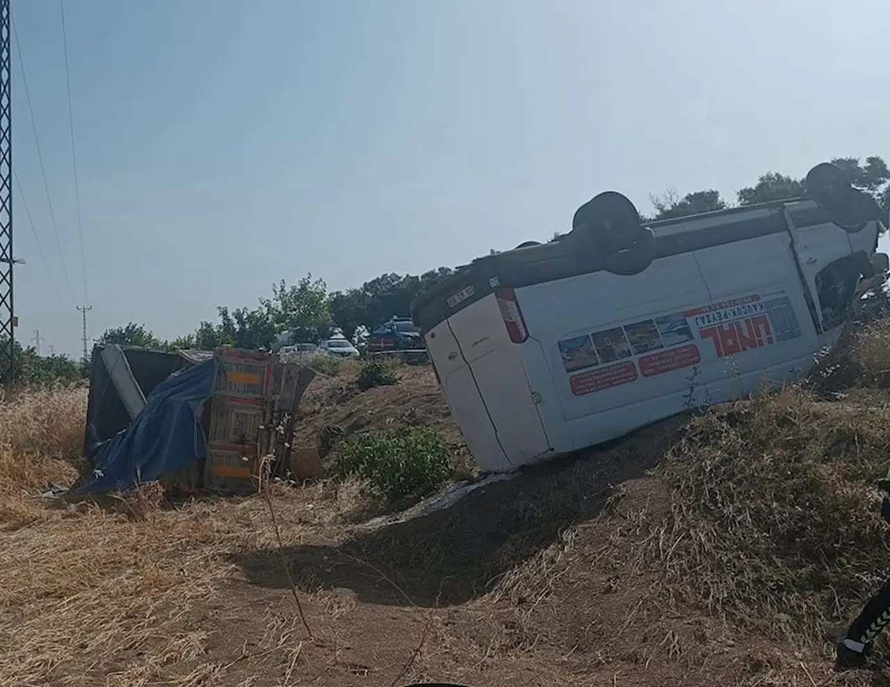Şanlıurfa'da kamyonetle minibüs çarpıştı: 1 ölü, 2 yaralı