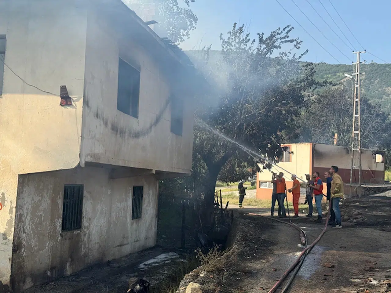 Kastamonu'da köyde çıkan yangında 10 ev yandı
