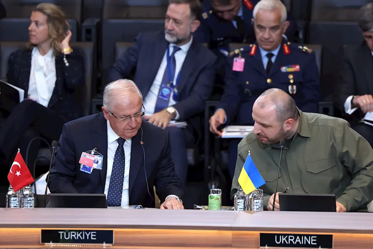 Bakanı Güler, NATO Savunma Bakanları Toplantısı'nın birinci oturumuna katıldı