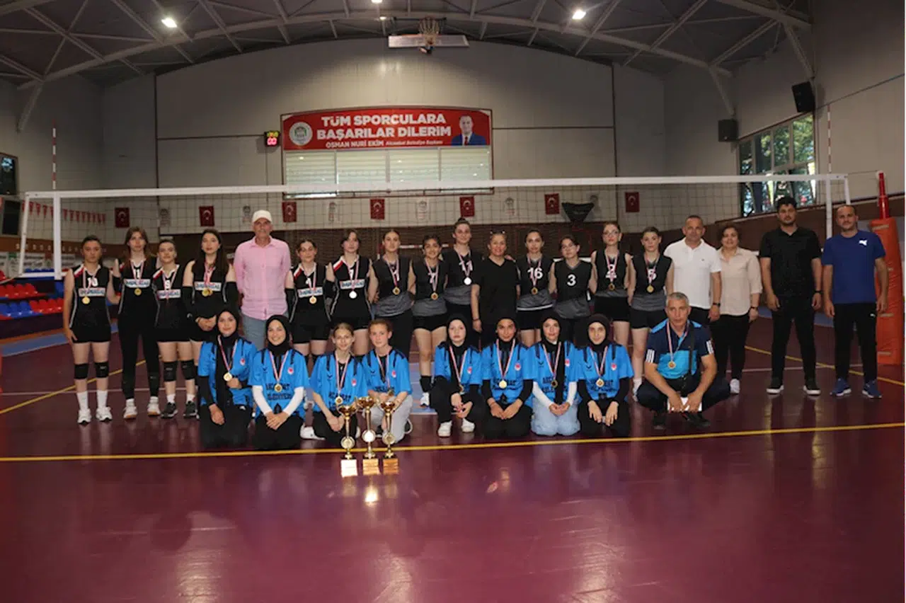 Akçaabat'ta voleybol turnuvası sona erdi