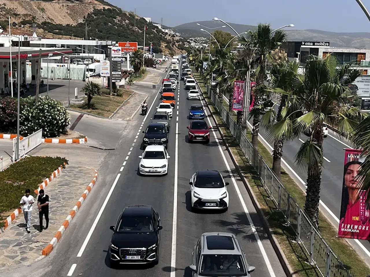 Bodrum'a 24 saatte 20 bin araç giriş yaptı