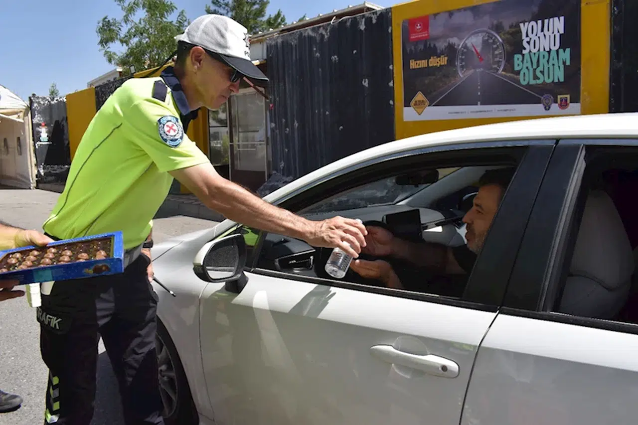 Batman'da polisten bayram öncesi sürücülere bilgilendirme çalışması