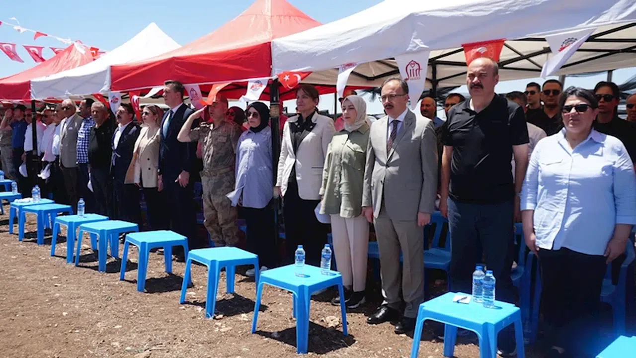 Siirt'te böğürtlen hasadı başladı; 14 çeşidi 16 ülkeye, meyve suyu da 34 ülkeye ihraç ediliyor