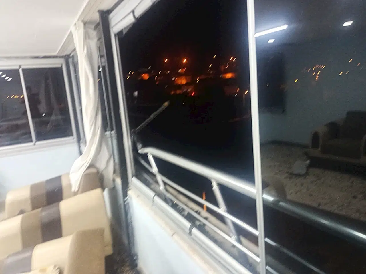 Kayseri'de şiddetli rüzgar; ağaçlar devrildi, çatılar uçtu: 1 yaralı (2)