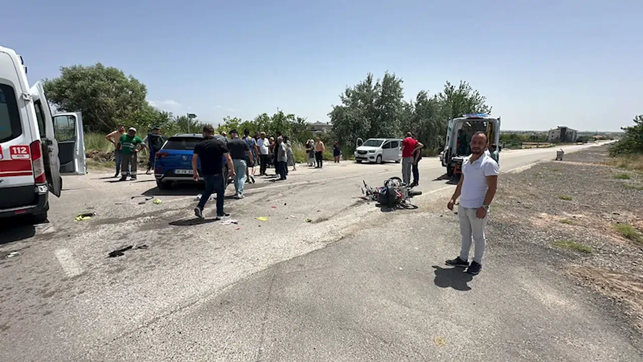 Otomobille çarpışan motosikletin sürücüsü öldü, eşi yaralandı 