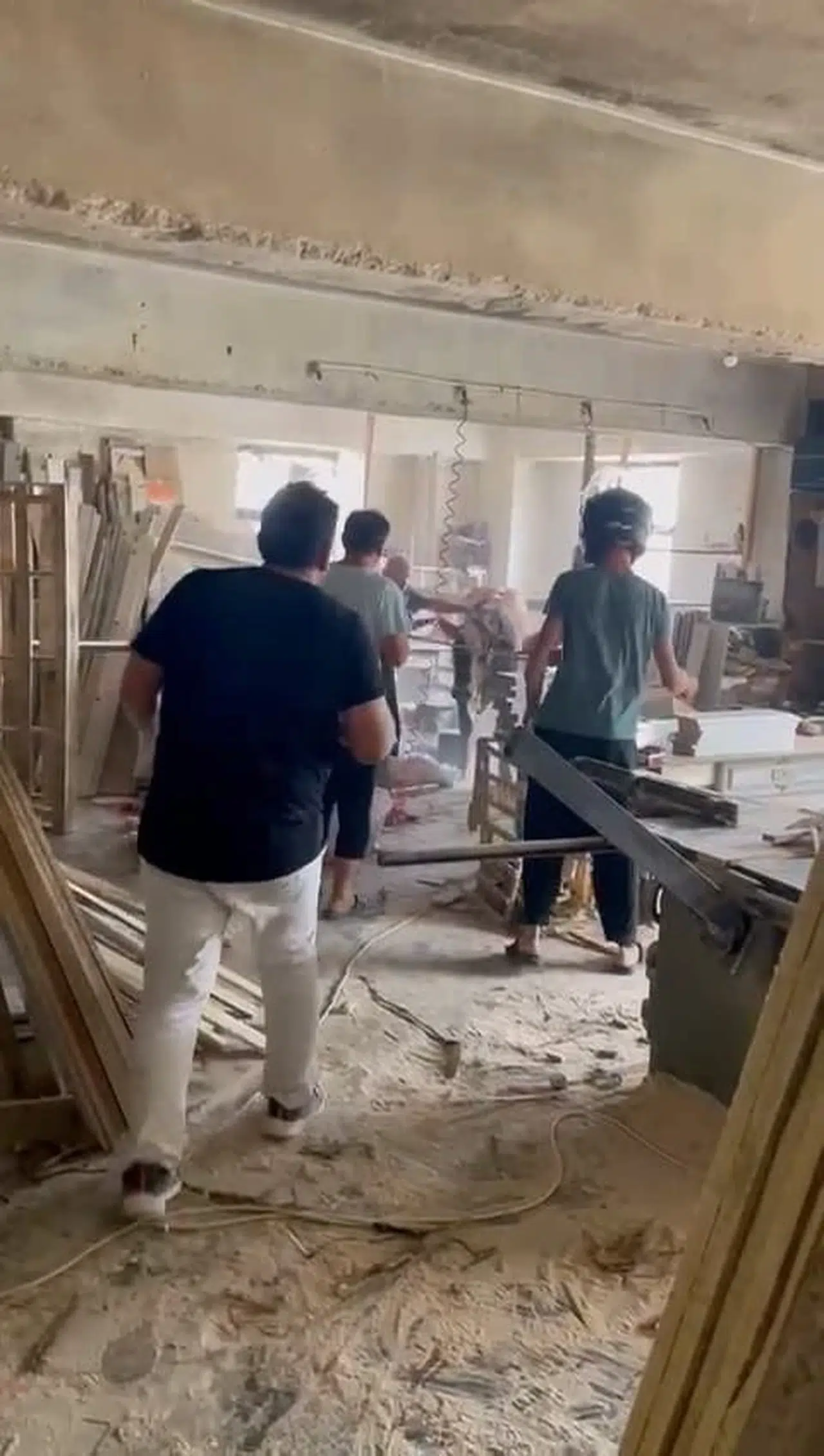 Bursa'da sahibinin elinden kaçan kurbanlığı yakalama anları kamerada 