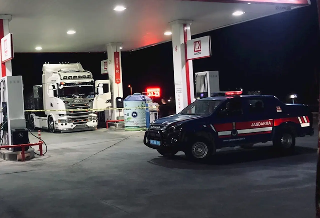 Düzce'de sürücüler arasındaki kavgada biri silahla vuruldu