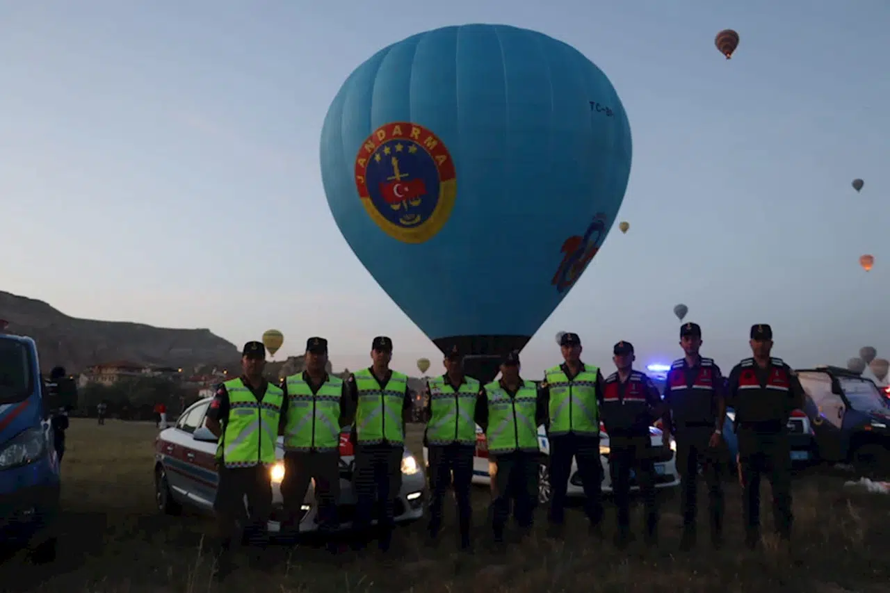 Kapadokya'da jandarmanın 185'inci kuruluş yılı logolu balon havalandı