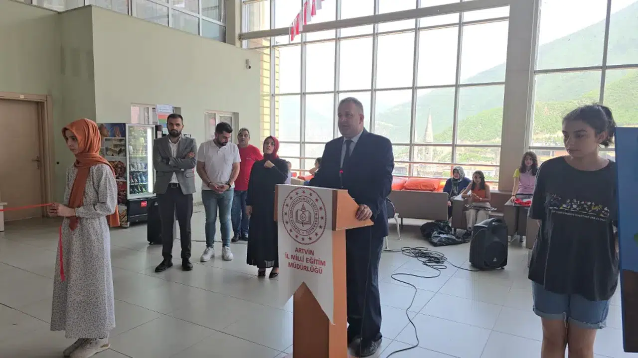 Artvin'de Eğitim ve Sanat Bir Araya Geldi: Bilim Şenliği Etkinlikleri