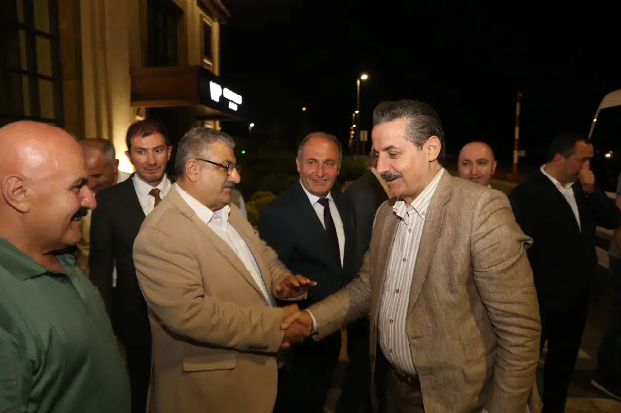 Arhavi'de Heyecanlı Karşılama: Milletvekili Faruk Çelik İlçe Ziyaretinde