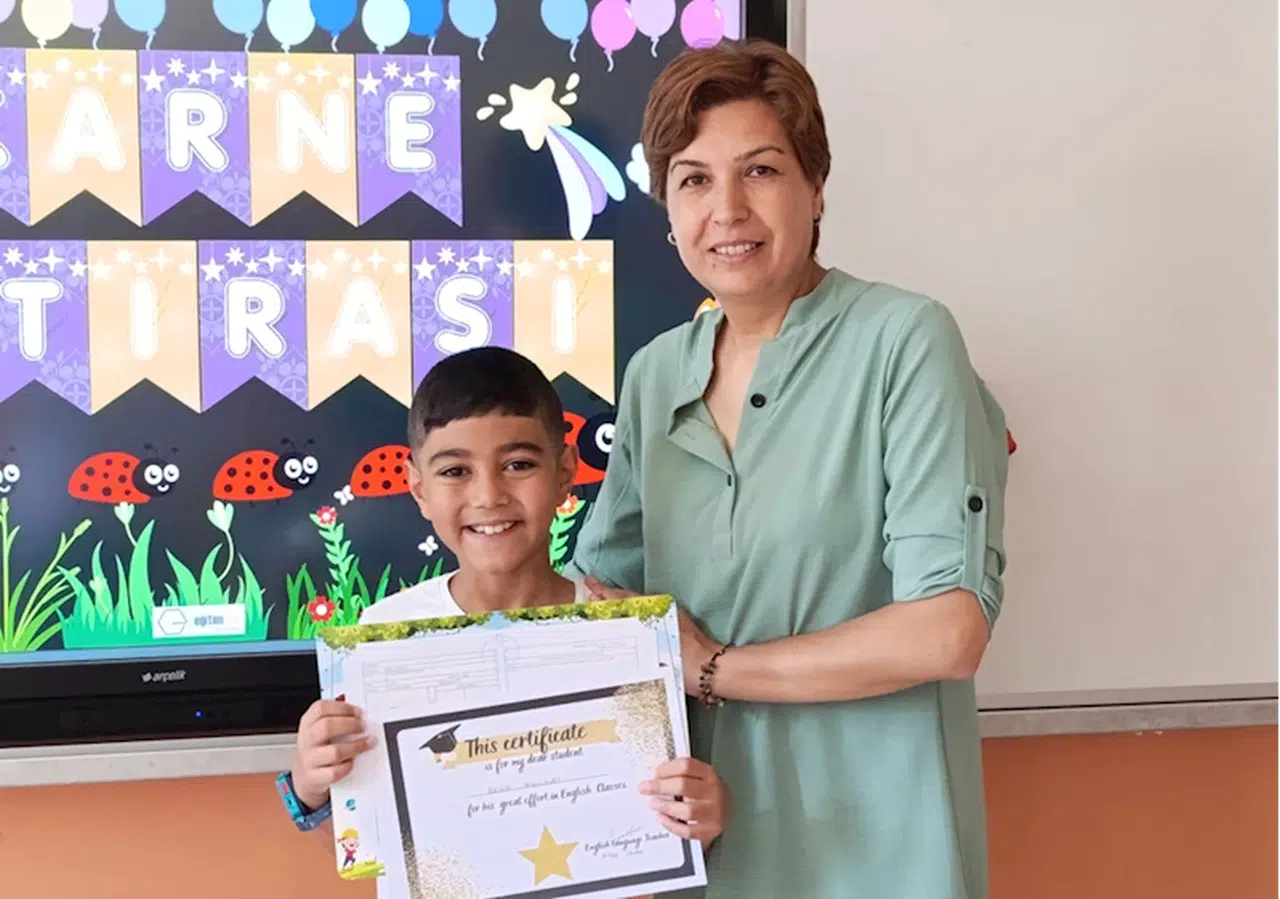 Amasya'da 56 binden fazla öğrenci karne heyecanı yaşadı