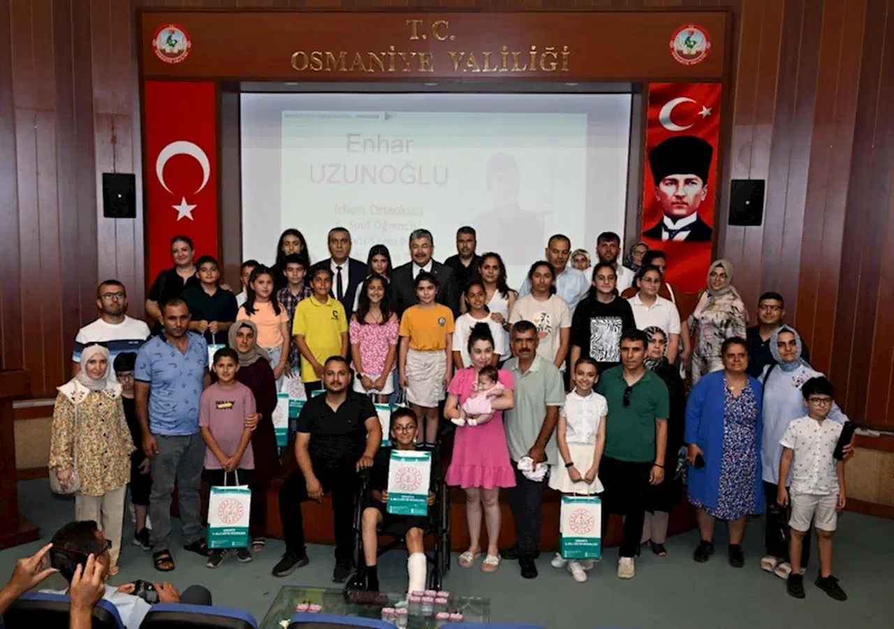 Bursluluk sınavında Türkiye birincisi olan öğrencilere ödül