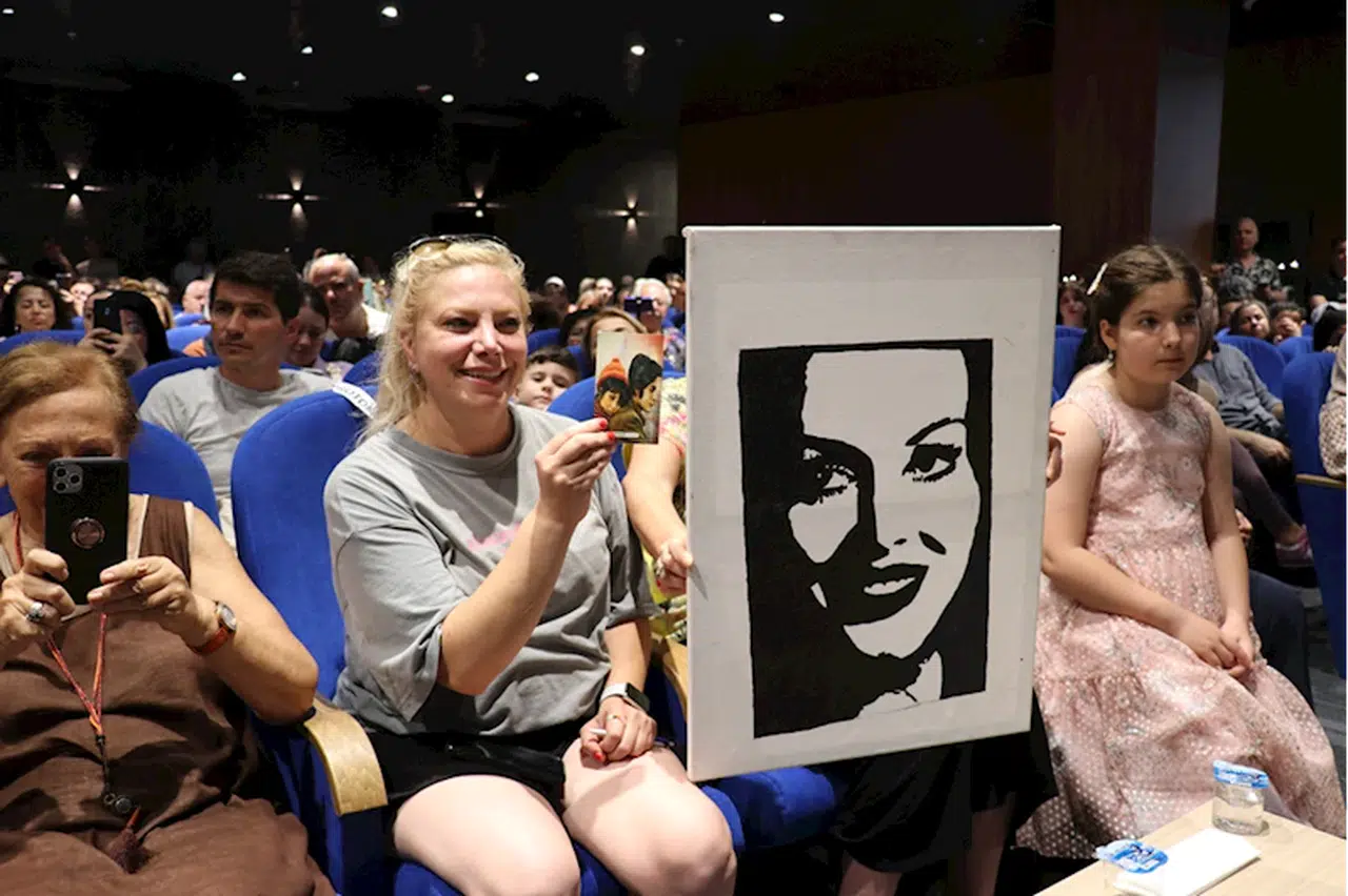 Samsun Kültür Yolu Festivali'nde sinemanın usta ismi Türkan Şoray sevenleriyle buluştu