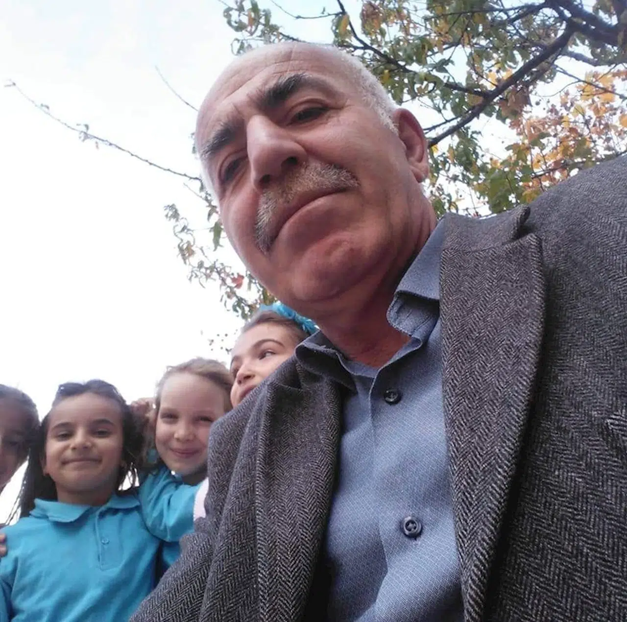 Karne gününde kalp krizi geçiren 33 yıllık öğretmen hayatını kaybetti