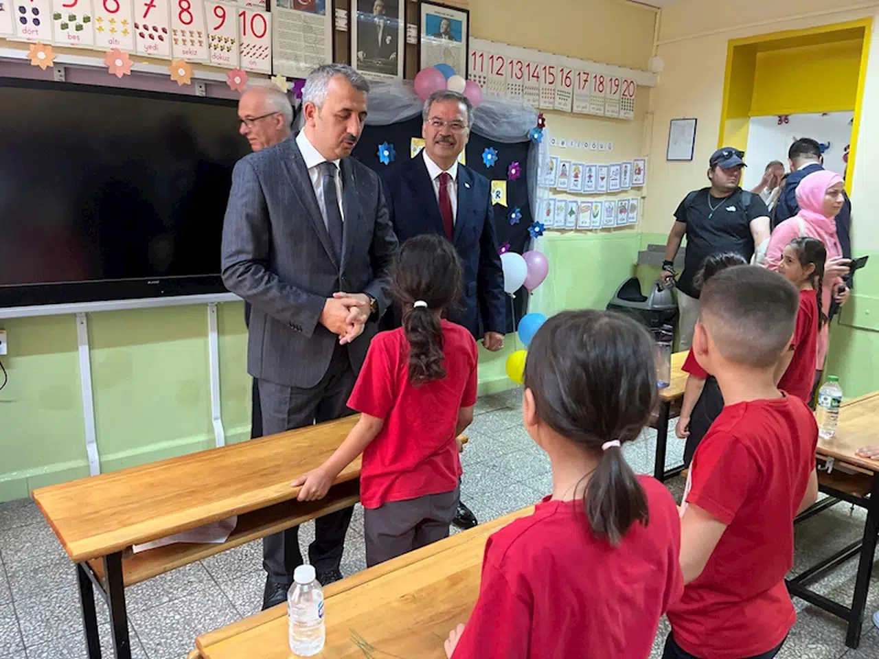 Edirne'de 56 bin 645 öğrenci karne heyecanı yaşadı