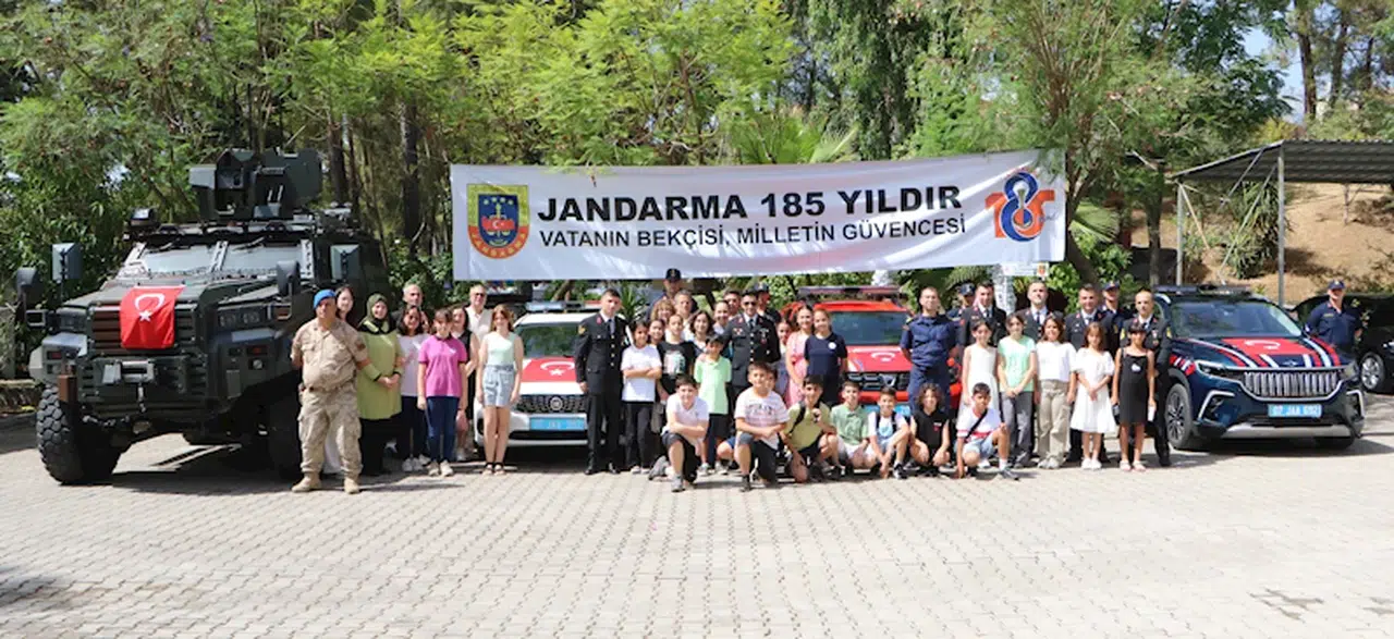 Jandarmadan çocuklara 185'inci yıl hediyesi