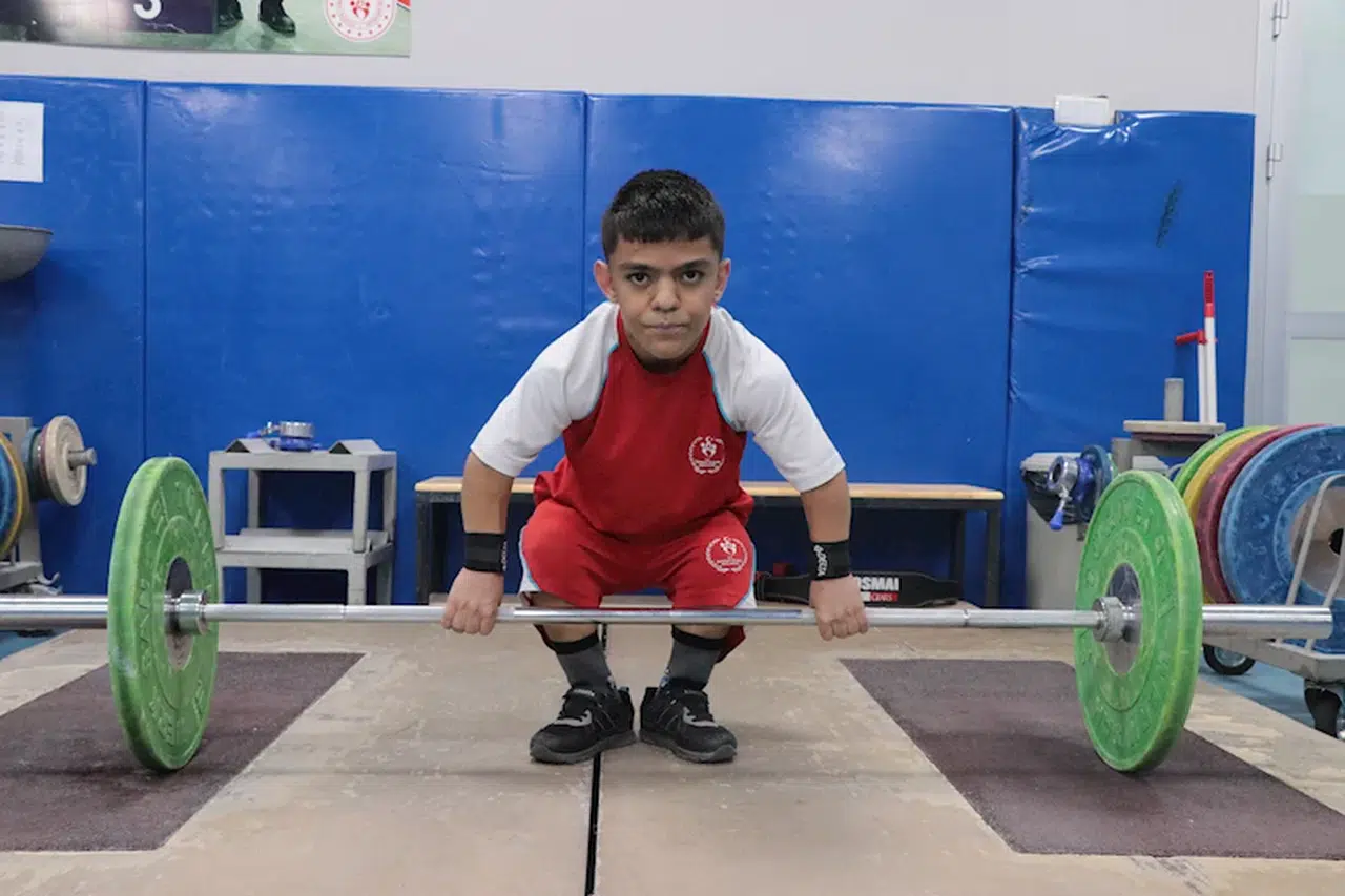 'Boyun küçük yapamazsın’ dediler, halterde Türkiye şampiyonu oldu