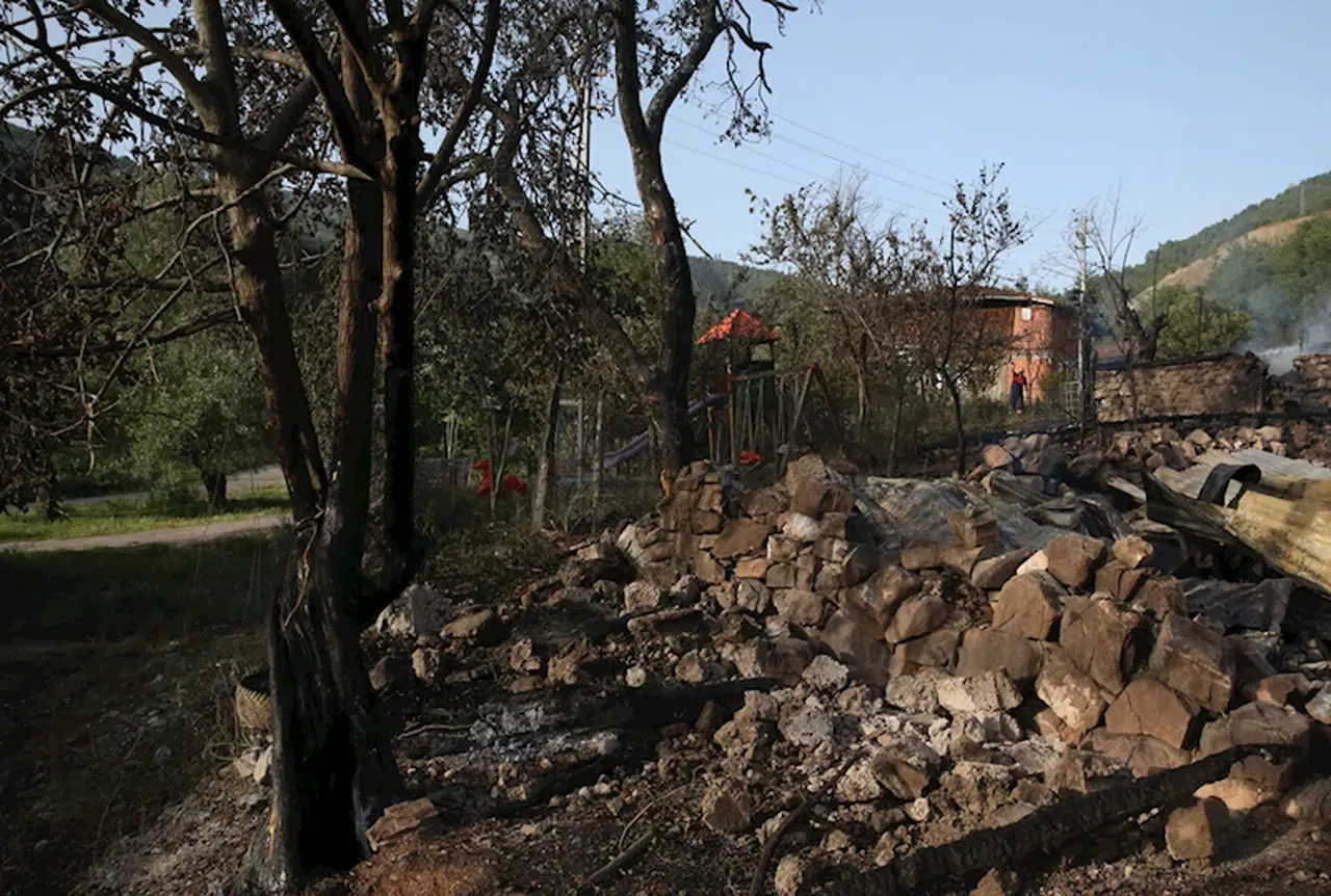 Kastamonu'da 11 evin zarar gördüğü yangında söndürme çalışması tamamlandı