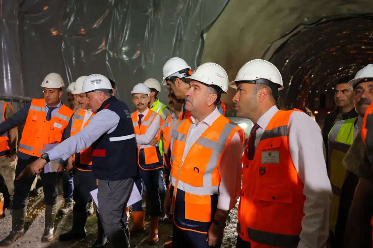 Kop Dağı Geçidi'nde Yapımı Süren Tünel Çalışmaları Devam Ediyor