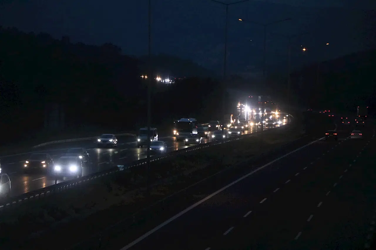 Anadolu Otoyolu'nun Bolu geçişinde bayram tatili trafiği (2)