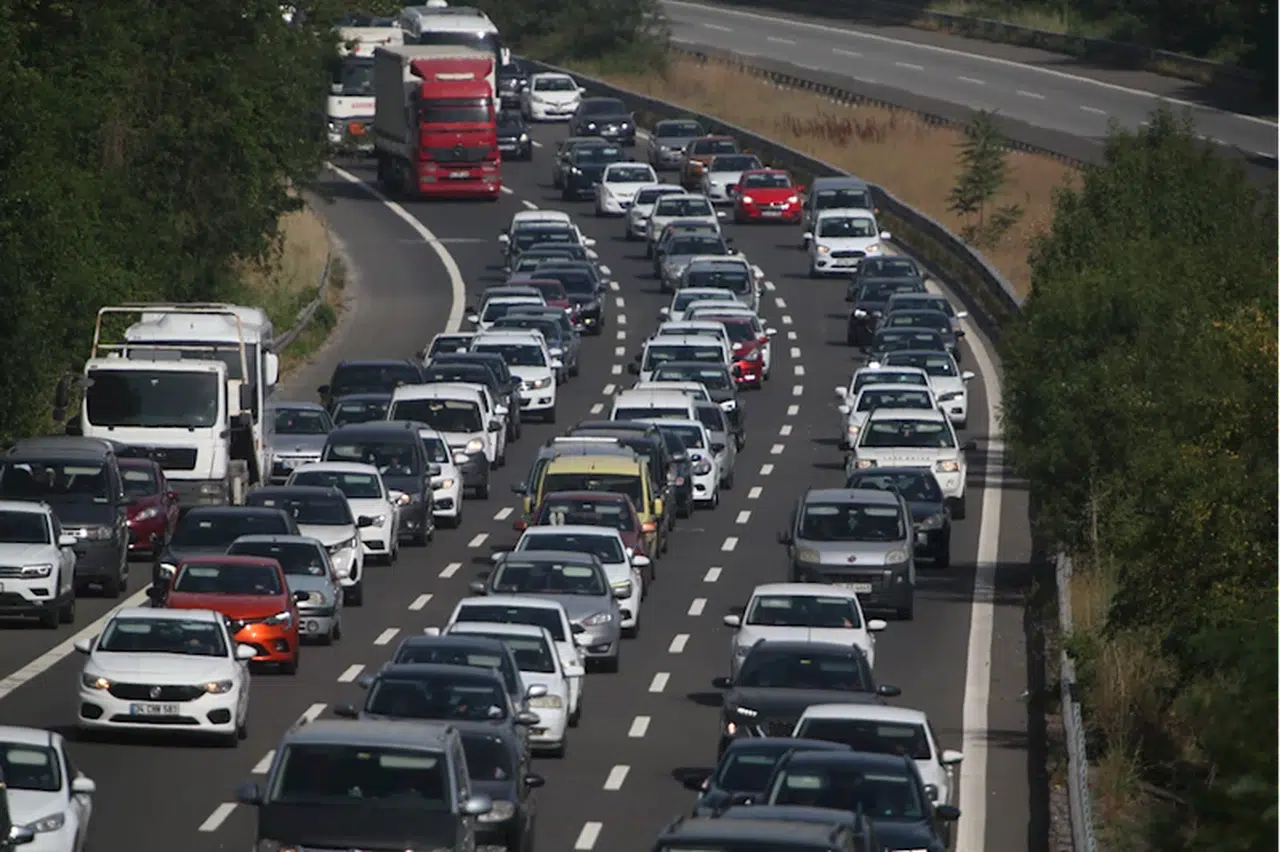 Anadolu Otoyolu'nun Düzce ve Bolu geçişinde akıcı yoğunluk yaşanıyor