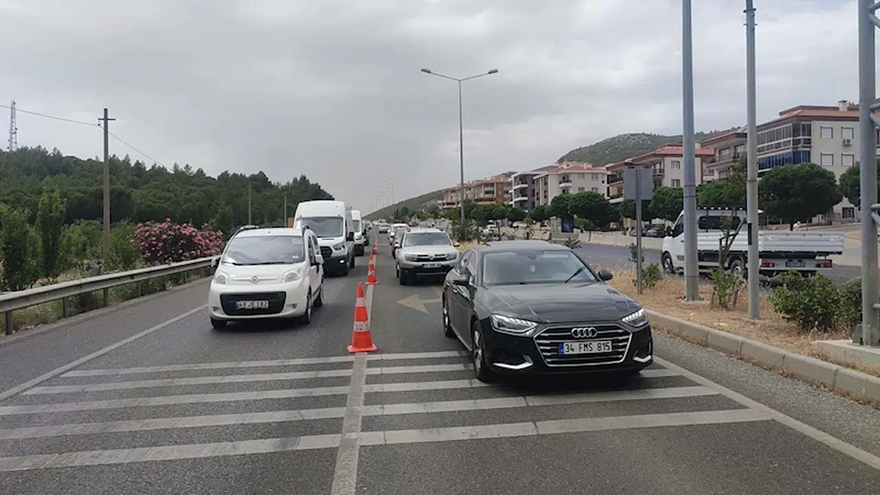 Bayram öncesi Muğla'ya tatilci akını; kilometrelerce araç kuyruğu oluştu
