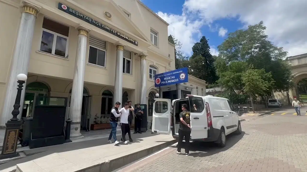 İstanbul  -15 Temmuz Şehitler Köprüsü'nde araçla eylem yapan şüpheli adliyeye sevk edildi