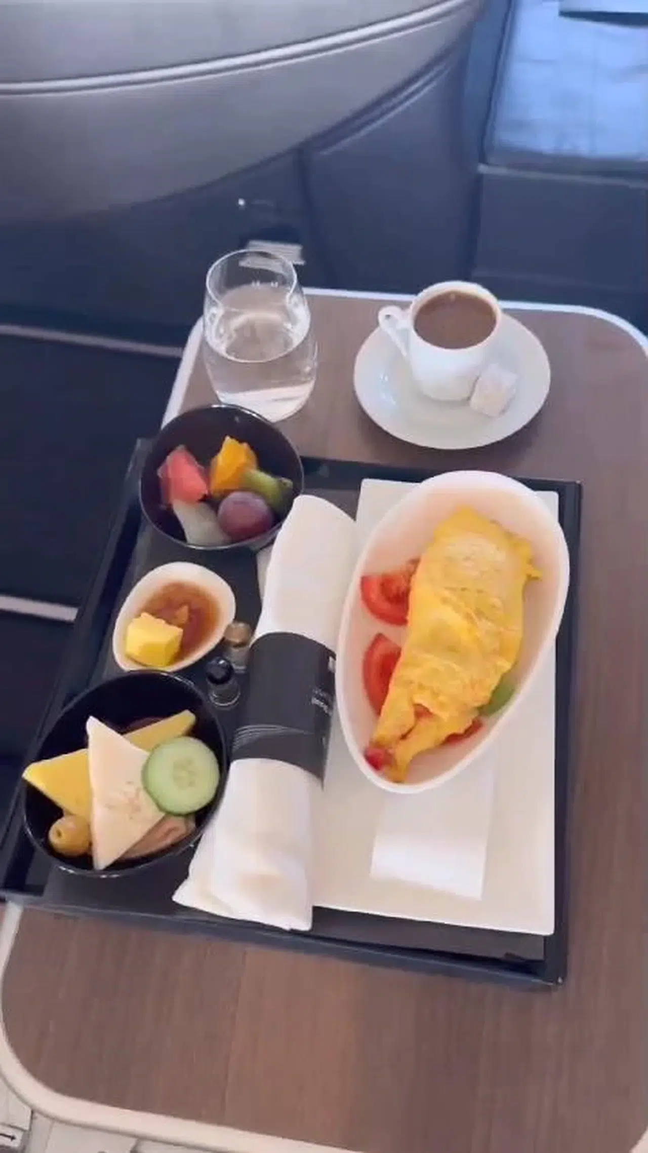 İstanbul - THY'den uçakta pilav yiyen 'Baruthane Pilavcısı'na 1 yıl men cezası 