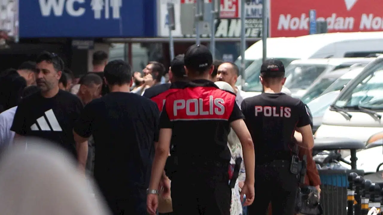 İstanbul - 15 Temmuz Demokrasi Otogarı'nda yolcu ve şoförlere güvenlik uyarısı 