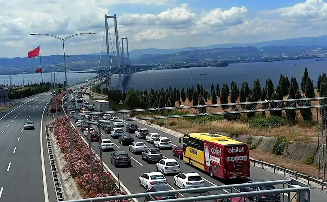 Osmangazi Köprüsü'nde bayram trafiği yoğunluğu