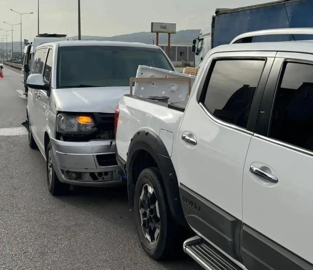 İnegöl’de 4 aracın karıştığı zincirleme kazada 1 sürücü yaralandı