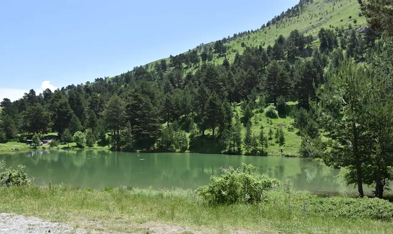 Torul'daki Altınpınar Limni Gölü'nde güzel görüntüler oluştu