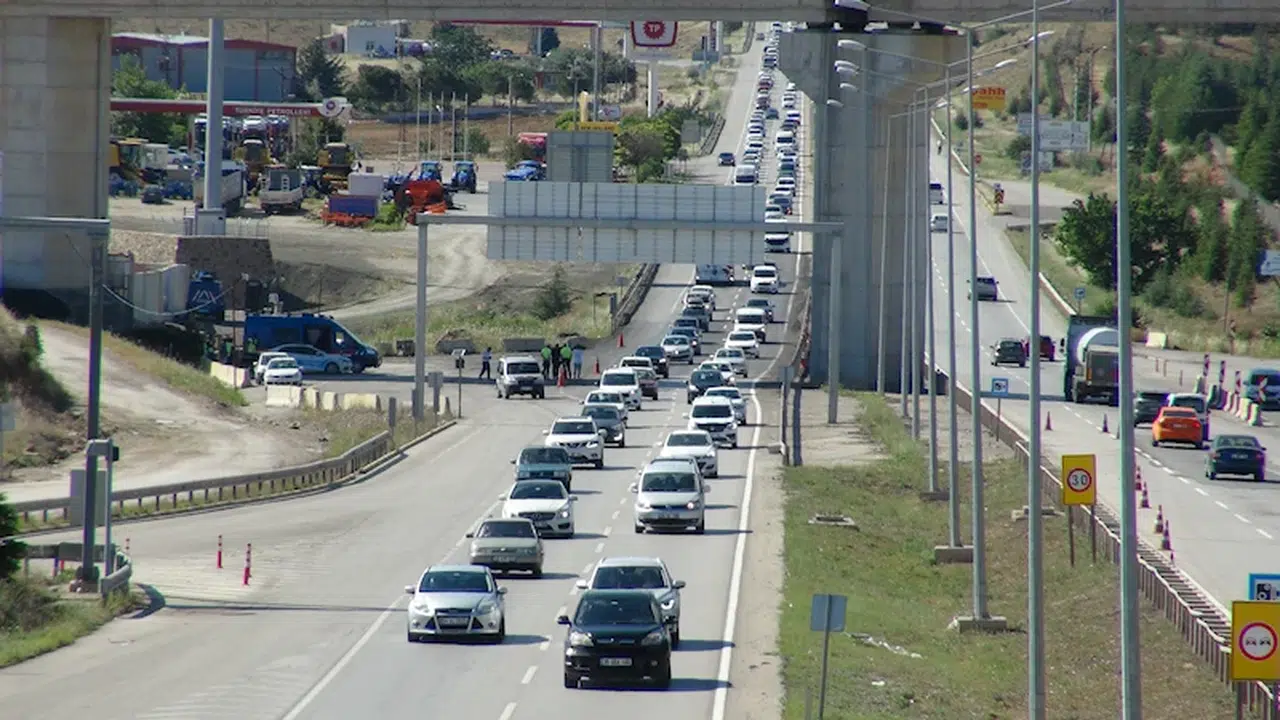 'Kilit kavşak' Kırıkkale'de bayram yoğunluğu başladı (2)