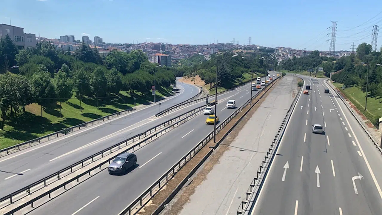 İstanbul - İstanbul'da trafik yoğunluğu yüzde 15'e düştü 