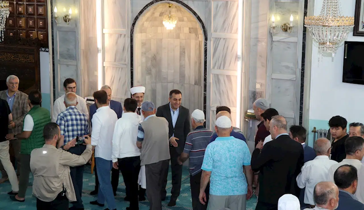 Burdurlular Ulu Cami'de bayramlaştı