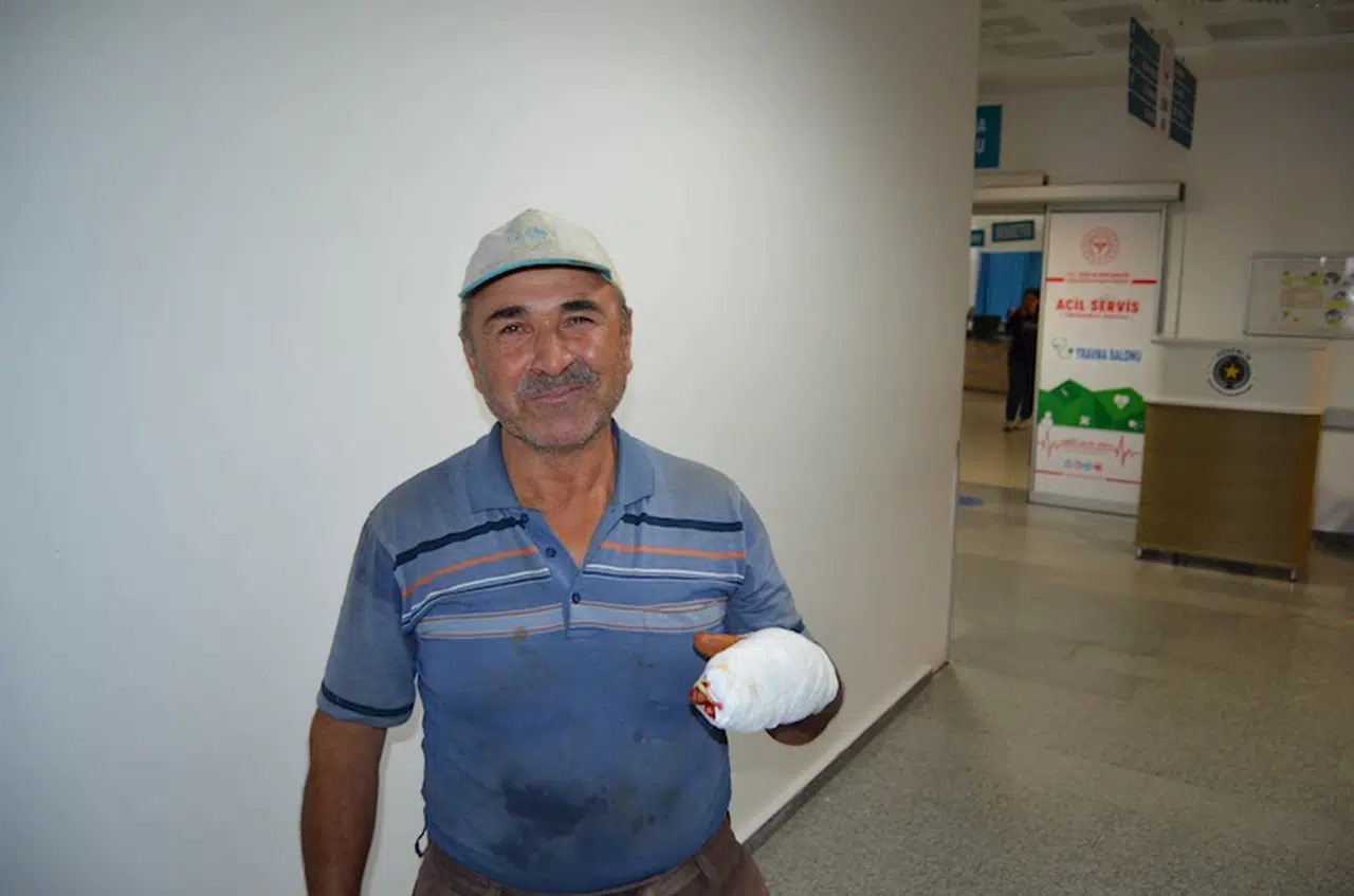 Hastanelik olan acemi kasap: Elini kesenlerle dalga geçiyordum, benim başıma da geldi