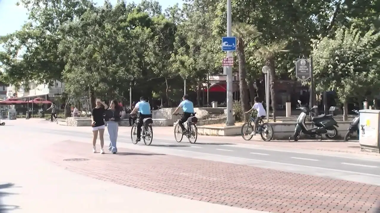 İstanbul- Büyükçekmece’de scooterlı polis timlerinden plaj ve sahillerde denetim 