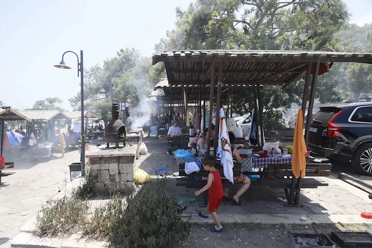 Sıcaktan bunalan mesire alanlarına koştu