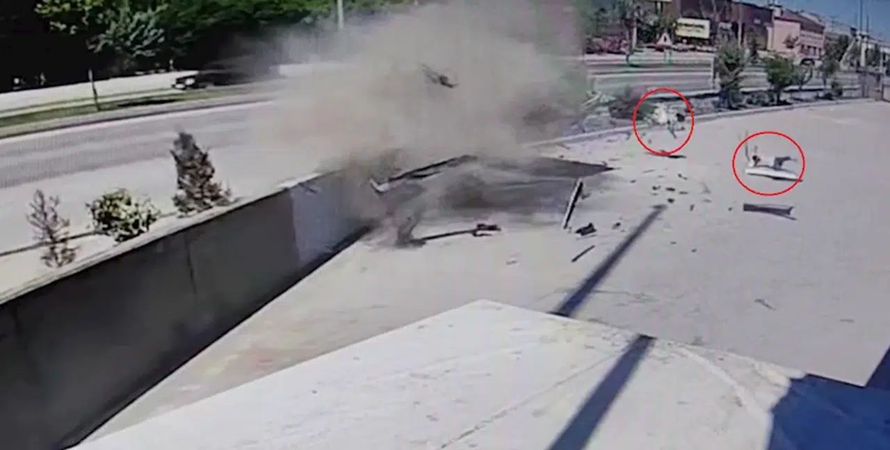 Duvara çarpıp takla atan otomobildeki 3 kişi yaralandı; araçtan emekleyerek çıkan yaralı bulunamadı