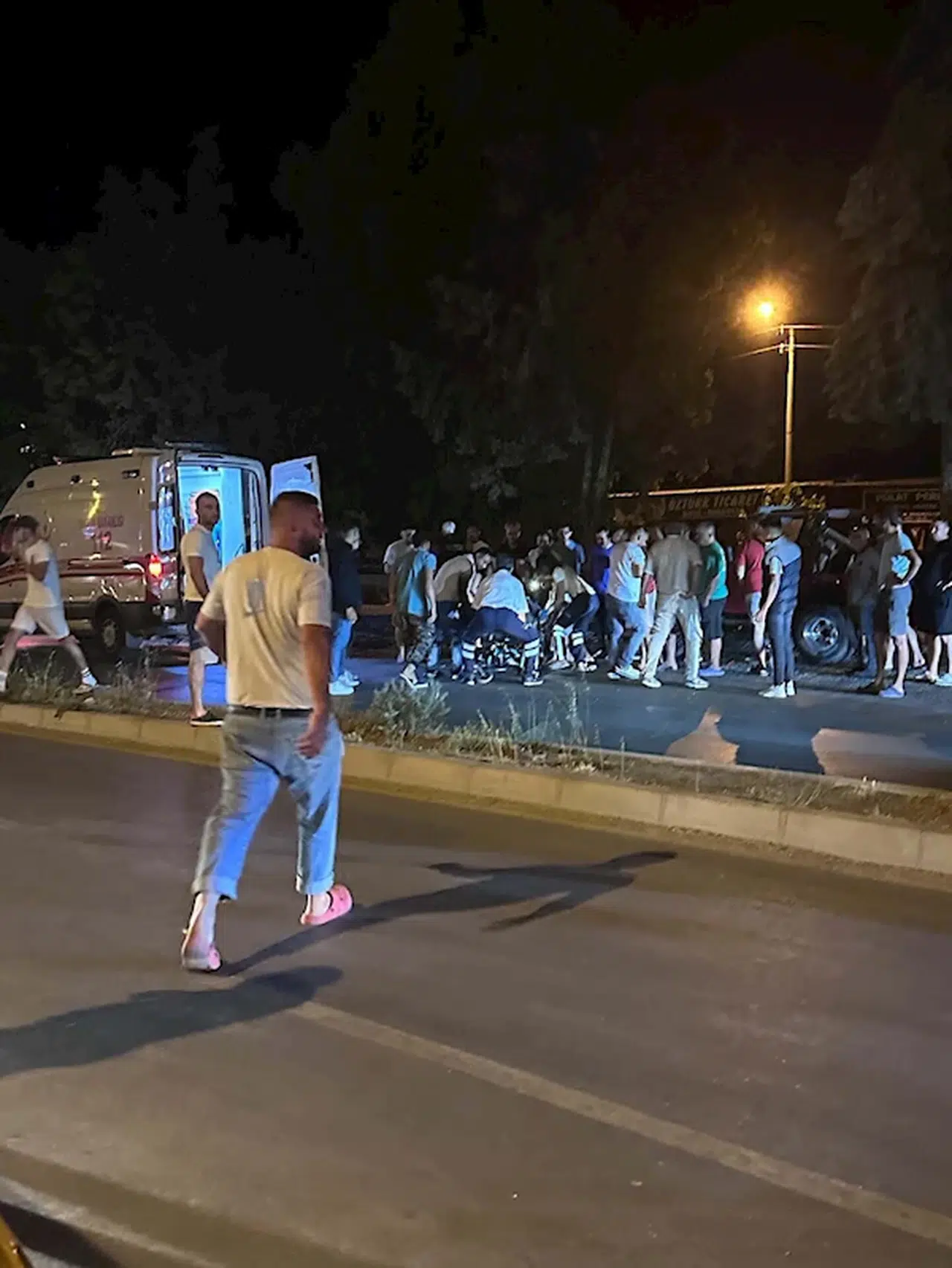 Yolun karşısına geçmek isterken otomobilin çarptığı yaya öldü