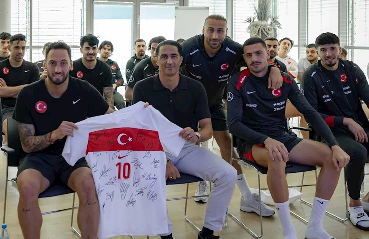 Hollandalı hakem Gözübüyük'ten A Milli Takım'a sunum