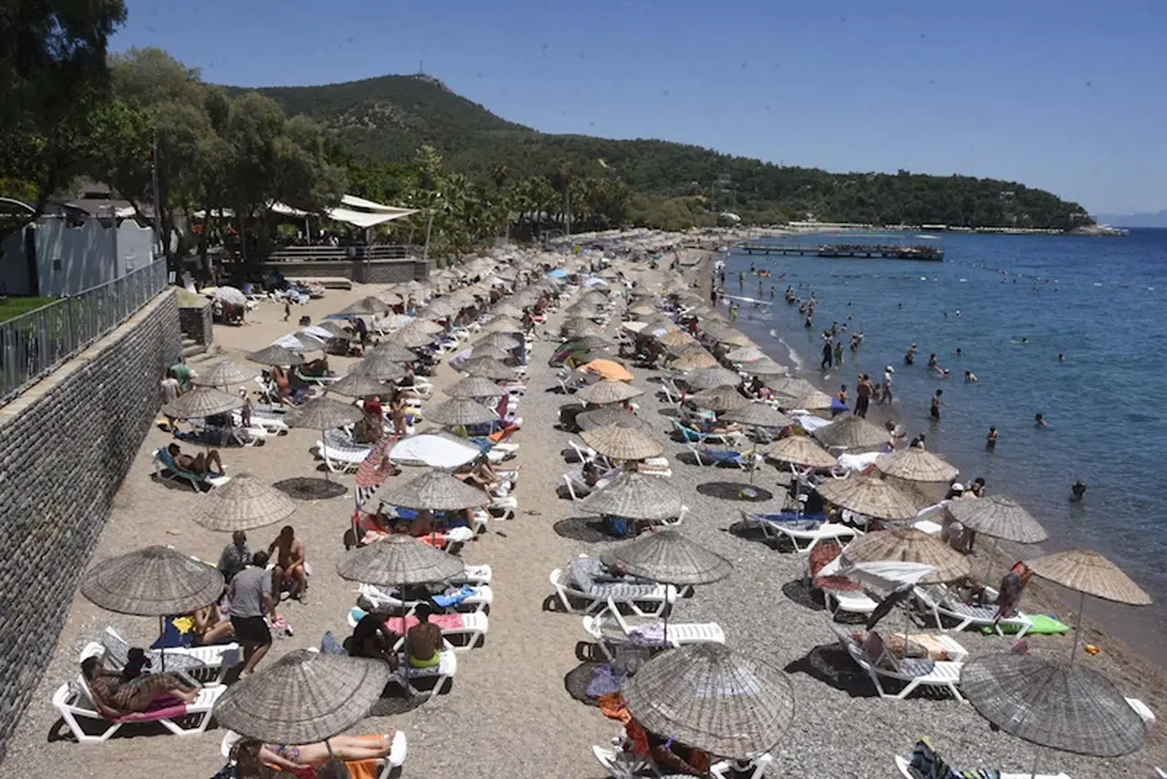 Bodrum'da plajlarda 'bayram' yoğunluğu