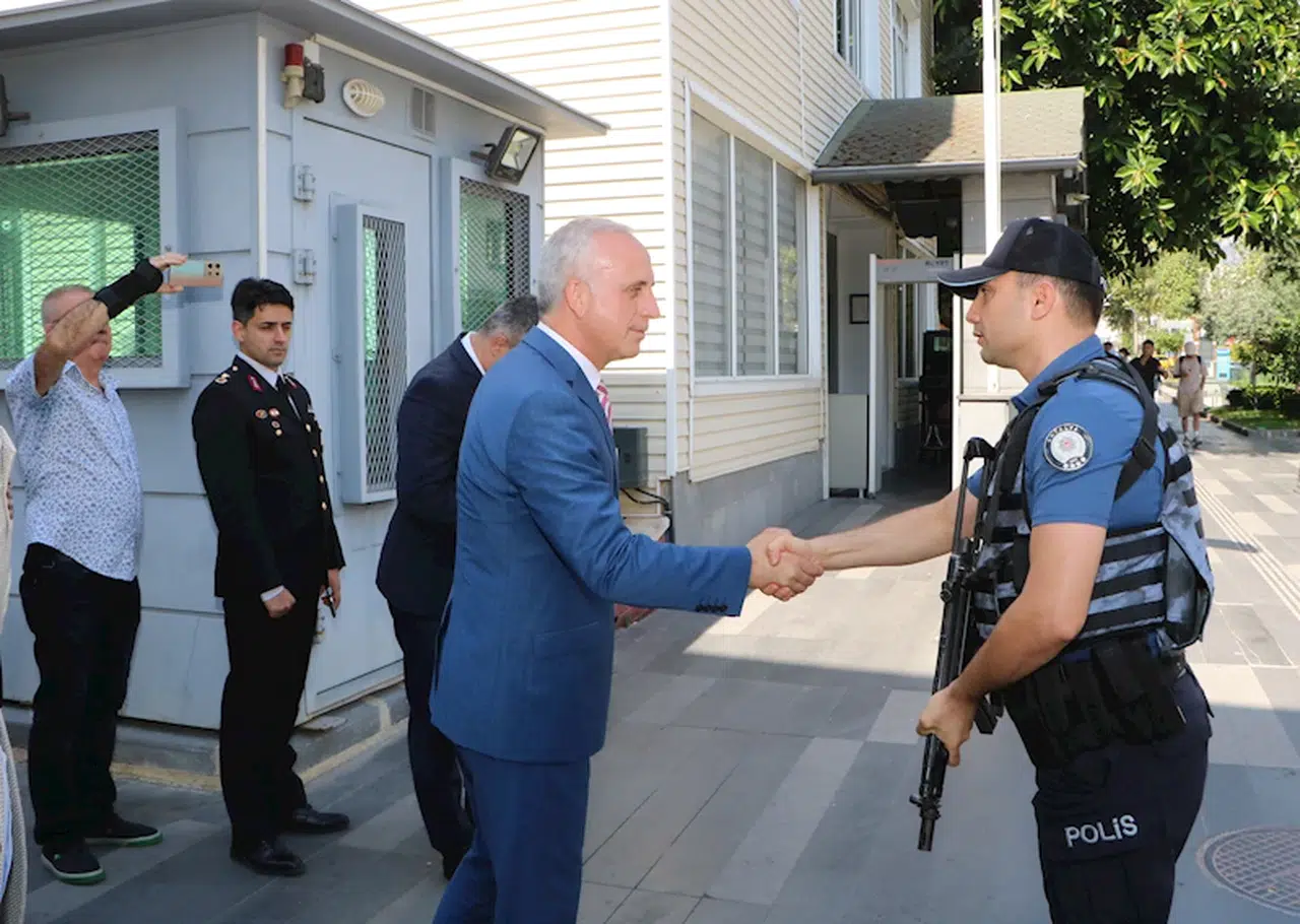 Kemer'de bayramlaşma programı