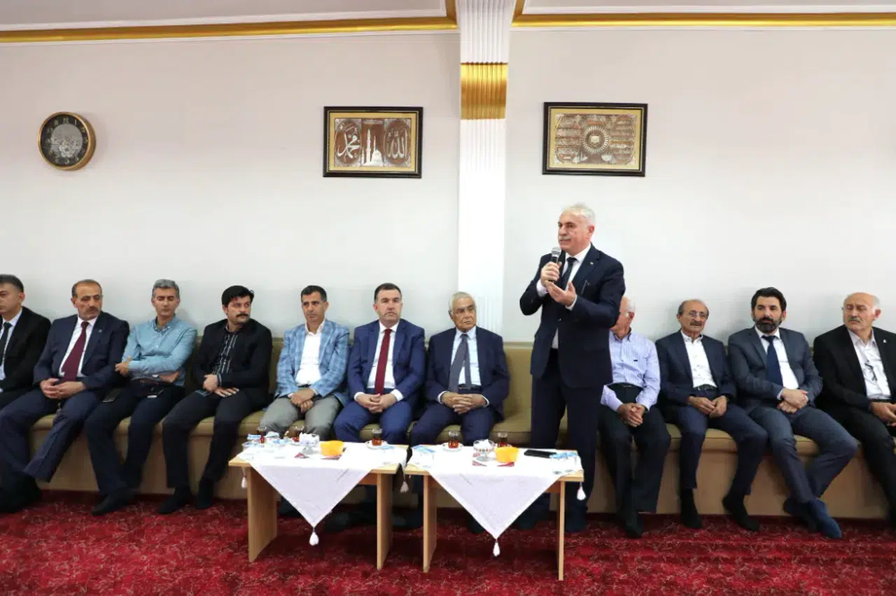 Bayburt Protokolü Tuzcuzade Mahallesinde Bayramlaştı: "Üretmek ve Dayanışmak Bayramları Anlamlı Kılıyor