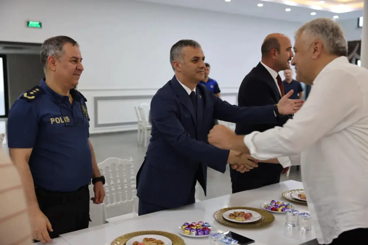 Yomra'da Birlik ve Beraberlik Mesajı: Bayramlaşma Programı Düzenlendi