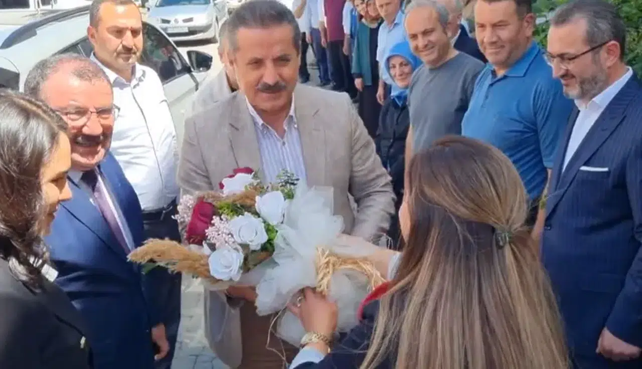 Faruk Çelik: Şavşat Belediye Başkanına Destek Mesajları Verdi