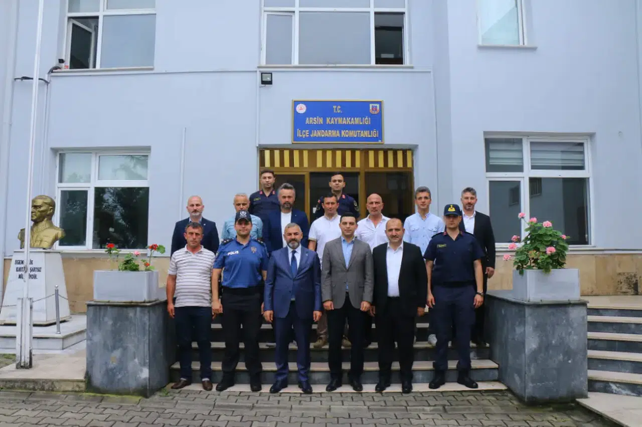 Kurban Bayramı'nda Arsin Belediyesi Protokolü, Kamu Hizmetinde Emek Verenleri Unutmadı