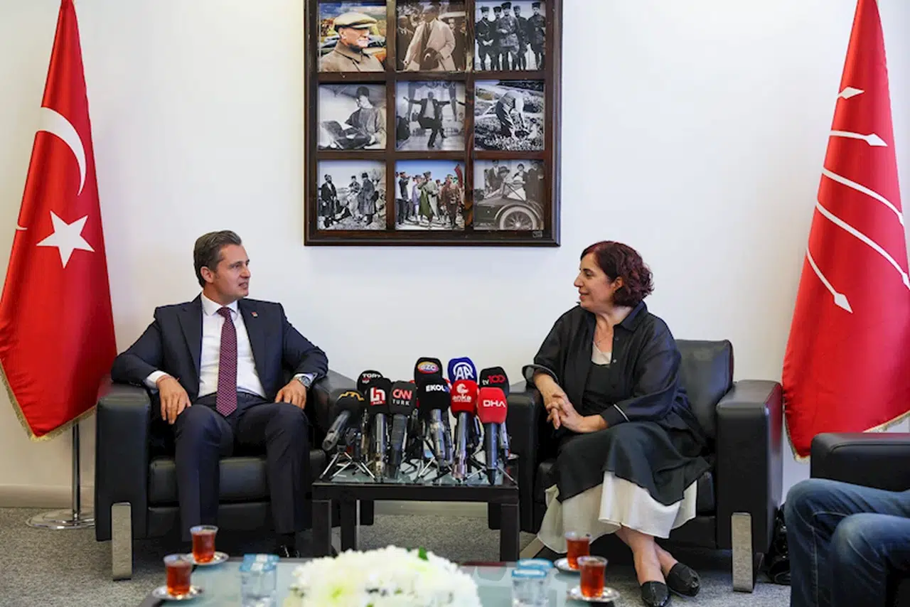 Siyasi partiler bayramlaştı (2)